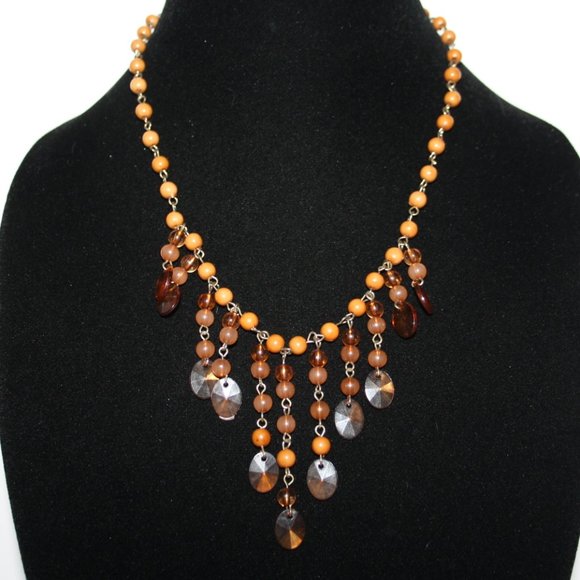 Beautiful gold and tan drop necklace 18-21 inch